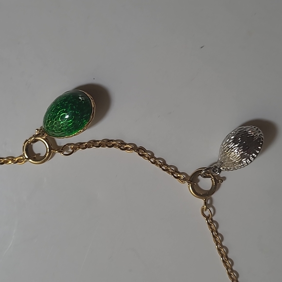 Joan Rivers egg pendant - Picture 3 of 6